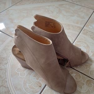 Tan heels